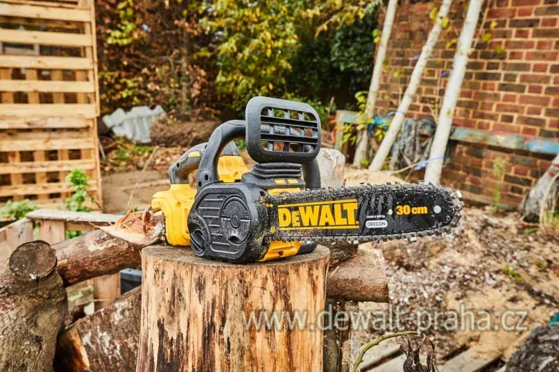 DCM565N DeWALT Aku řetězová pila 18V, 30cm, samostatný stroj