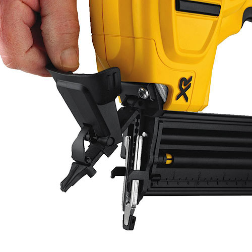 DCN680D2 DeWALT Aku bezuhlíková nastřelovací pistole 18 V XR Li-Ion 2x 2,0Ah, TSTAK