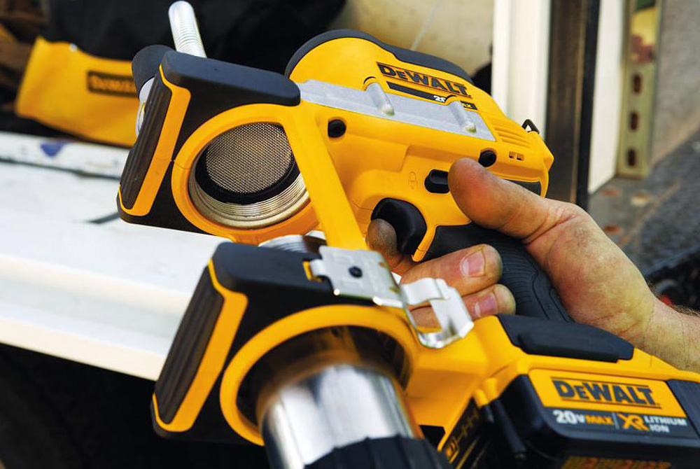 DCGG571NK DeWALT Mazací lis / maznice 18 V XR Li-Ion samostatný stroj v kufru