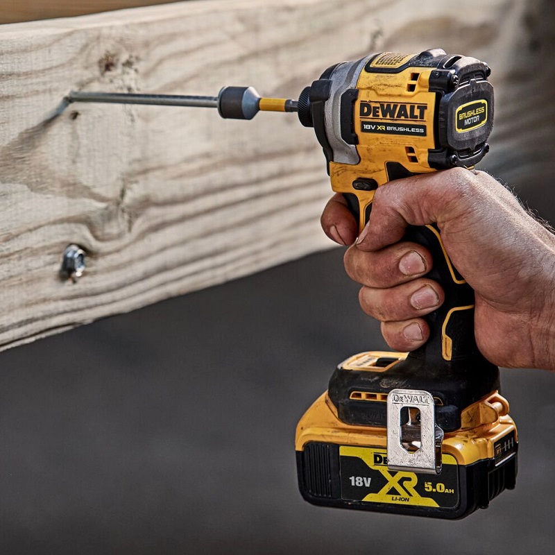 DCF850NT DeWALT Aku bezuhlíkový rázový utahovák 1/4 18V, samostatný stroj + TSTAK
