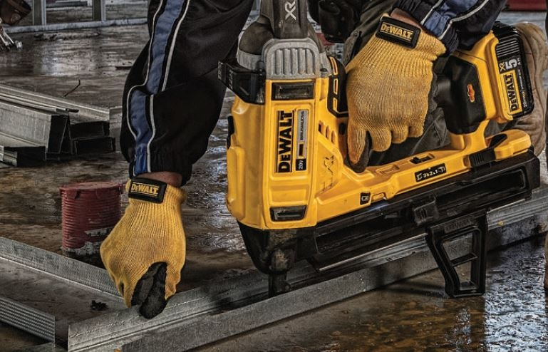 DCN8903048 Hřebíky XH pro velmi tvrdý beton a železo 48x3mm, 15 hřebíků na pásce, 510 ks, pro DCN890 DeWALT