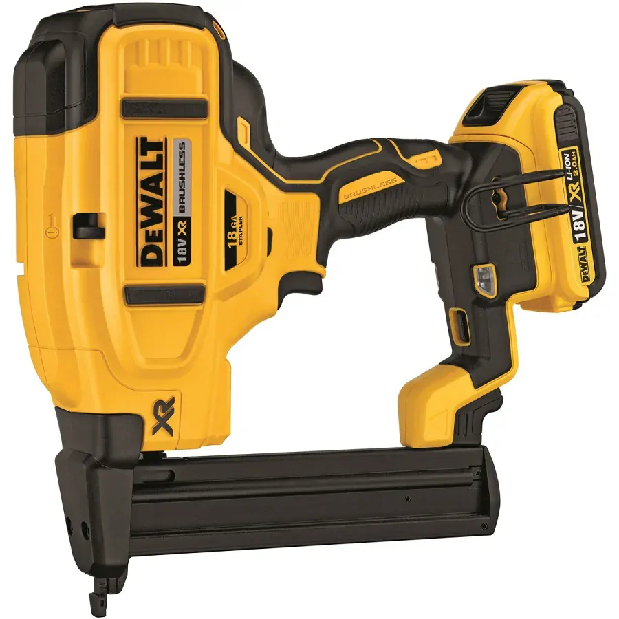 DCN681D2 Aku bezuhlíková sponkovačka 18V, 2x 2,0Ah XR Li-Ion DeWALT