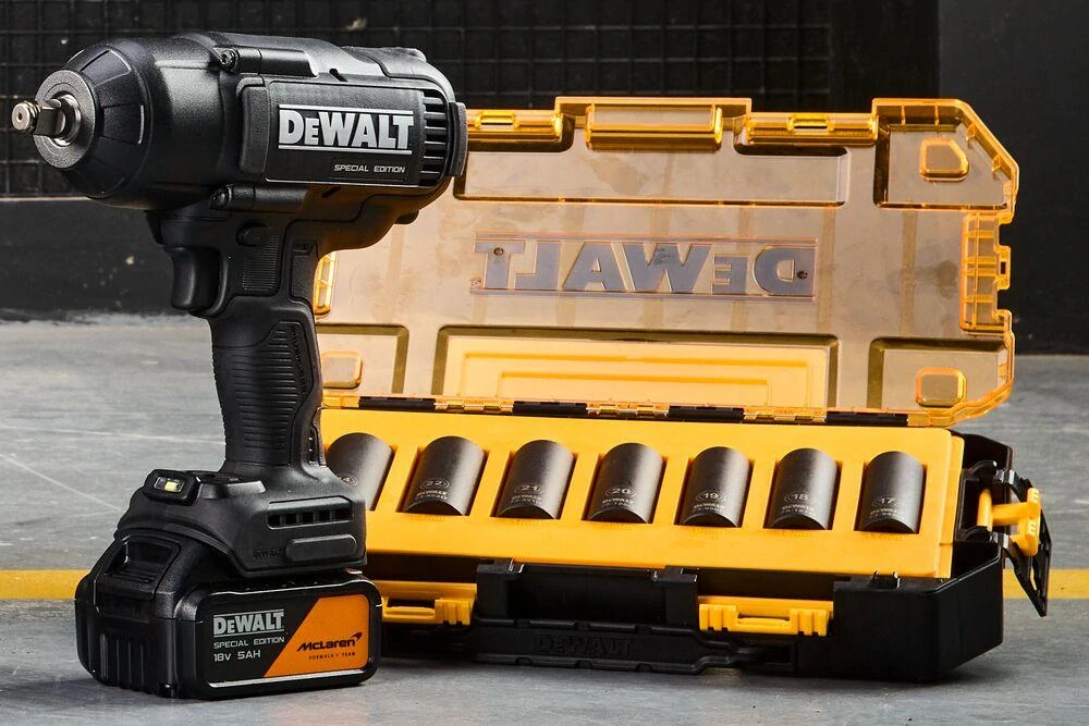 DeWALT DT70905 7dílná sada nástrčných prodloužených rázových hlavic 1/2" Special edice McLaren F1 Team