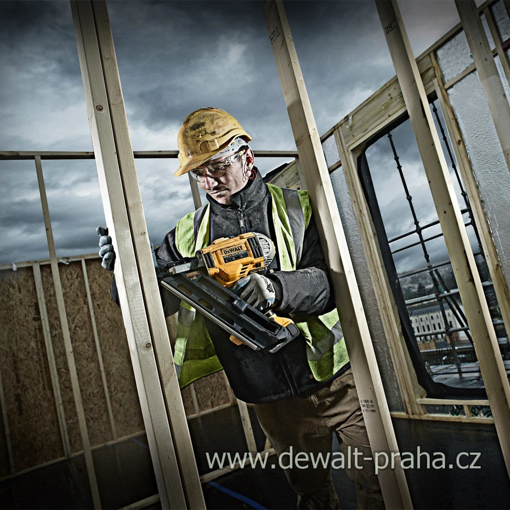 DCN692P2 DeWALT Bezuhlíková dvourychlostní hřebíkovačka 18 V XR Li-Ion s kufrem