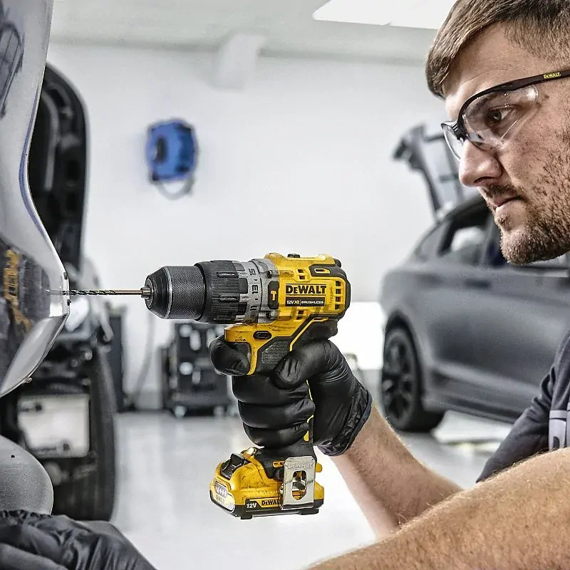 DCD706D2 DeWALT Aku příklepová vrtačka 12V, 2x 2,0Ah, kufr TSTAK
