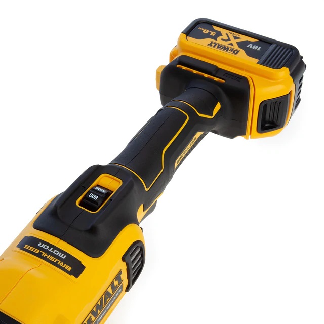 DCM849P2 DeWALT Aku bezuhlíková leštička 18V, 125-180 mm, 2x 5.0 Ah Li-Ion,v brašně
