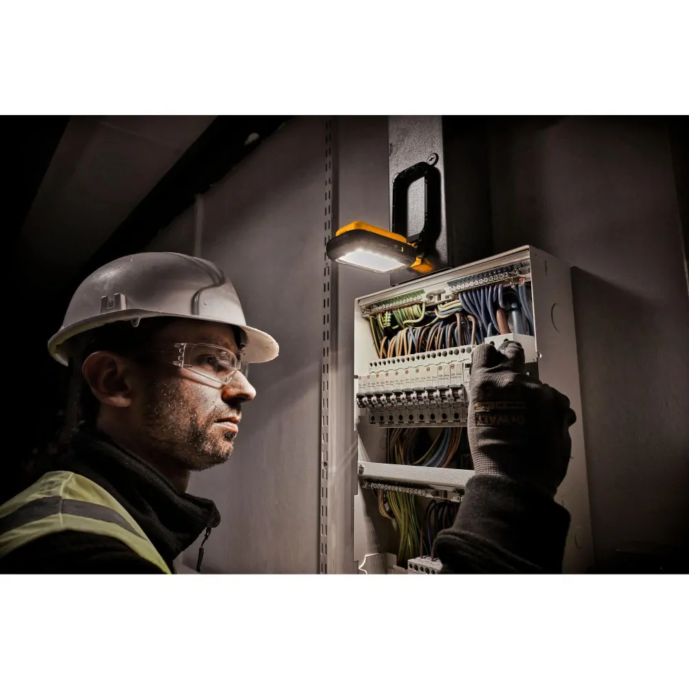 DCL182 DeWALT Aku pracovní svítilna USB-C