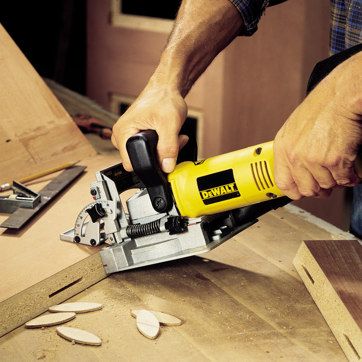 DW682K DEWALT Lamelovací frézka 600W