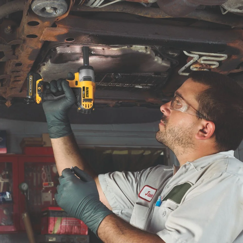 DCF813D2 DeWALT Rázový šroubovák 10,8 V XR Li-Ion 2x 2,0 Ah