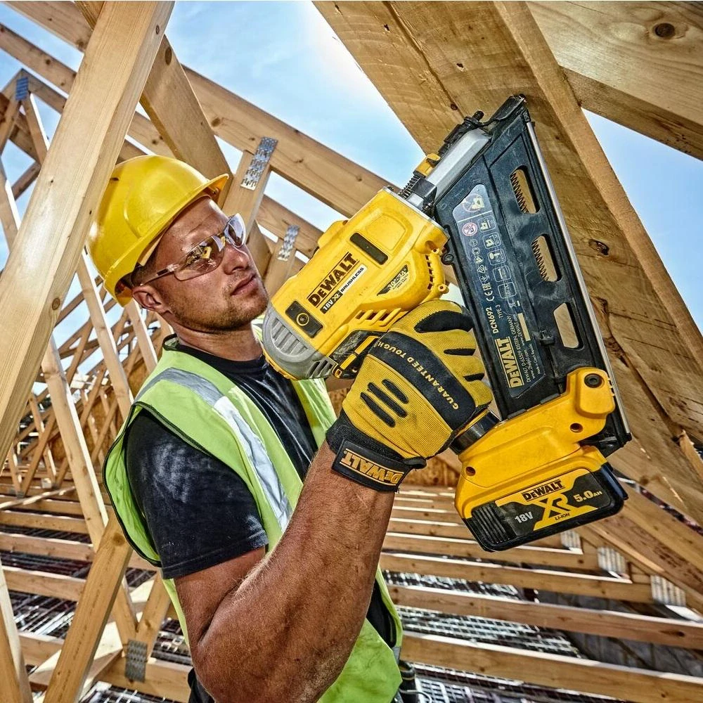 DCN692N DeWALT bezuhlíková dvourychlostní hřebíkovačka 90 mm bez baterie a nabíječky