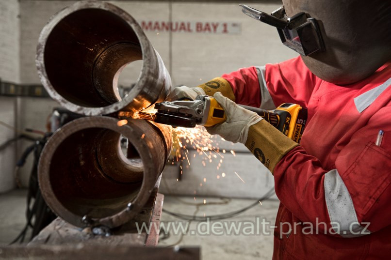 DCG405FN DeWALT Aku bezuhlíková bruska 125mm s plochou převodovkou 18V, samostatný stroj