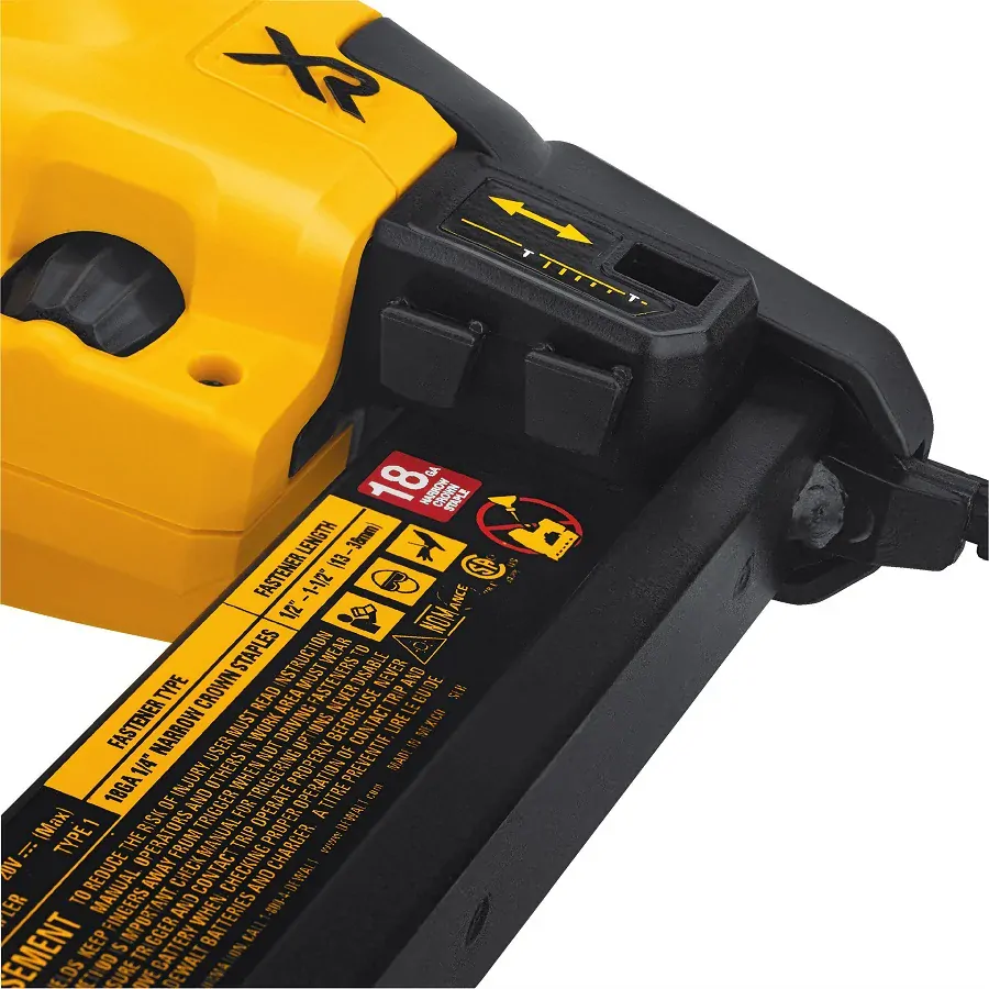 DeWALT DCN681N Aku bezuhlíková sponkovačka 18V XR , samostatný stroj