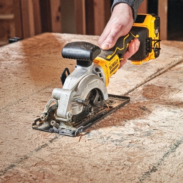 DCS571P2 DeWALT aku kotoučová pila 115 mm, 18 V XR, 2x 5,0Ah, v kufru TSTAK