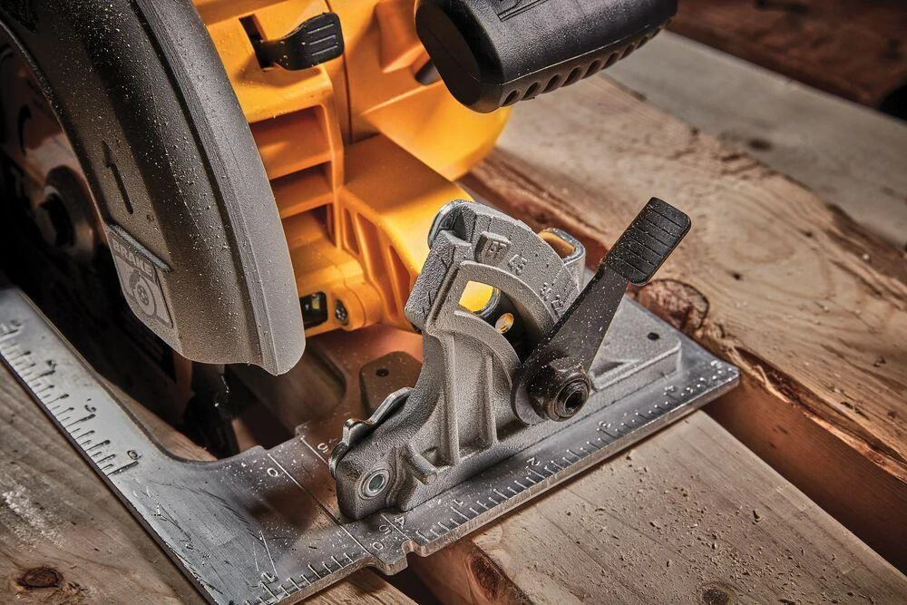 DCS573NT DeWALT Aku kotoučová pila 190mm 18V XR FLEXVOLT Advantage