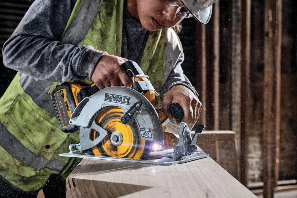 DCS573T1 DeWALT Aku kotoučová pila 190mm, 6,0Ah 18V XR FLEXVOLT Advantage