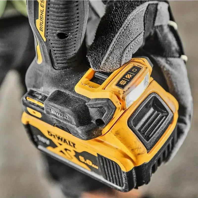 DCD805P2T DeWALT Bezuhlíková aku příklepová vrtačka 18V 2x 5,0Ah XR Li-Ion