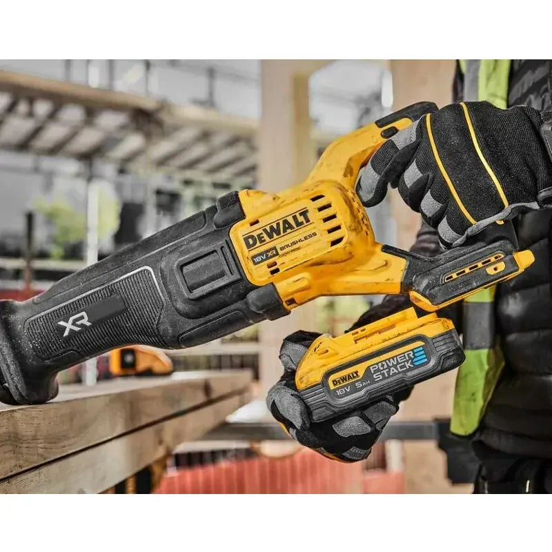 DCS386H2T DeWALT Aku mečová pila,bezuhlíková, 18V XR 2x 5,0 Ah POWERSTACK, TSTAK