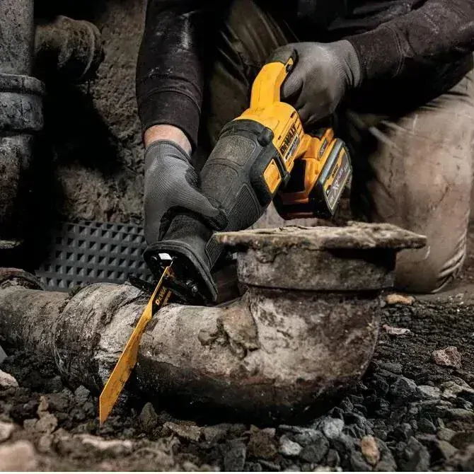 DCS389T2 DeWALT Aku mečová pila, bezuhlíková, 54V XR FLEXVOLT 2x 6.0Ah, v kufru TSTAK
