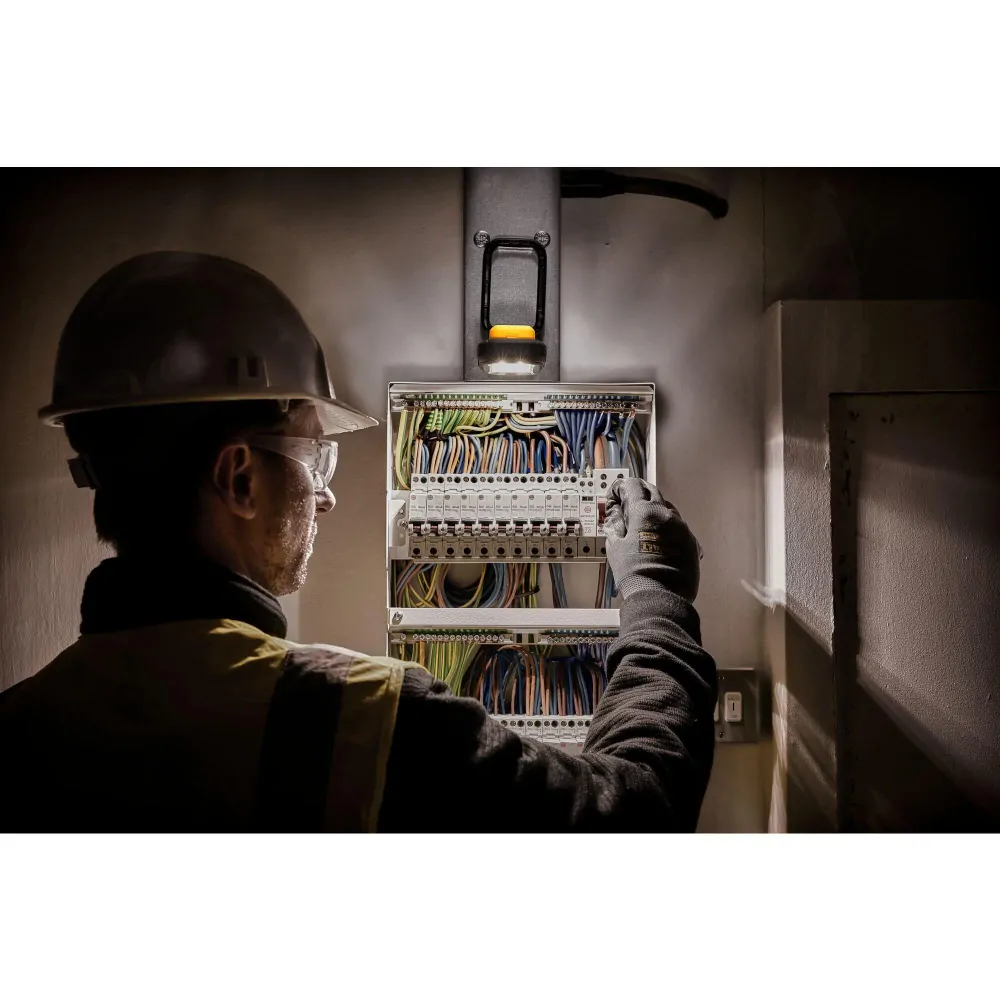 DCL182 DeWALT Aku pracovní svítilna USB-C