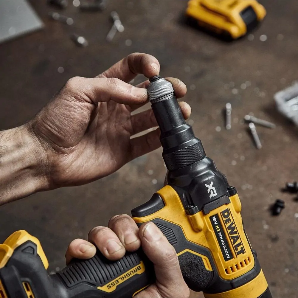 DCF403D2GT DeWALT Aku nýtovací kleště 18V XR pro nýty od 2.4 mm do 4.8 mm, 2× Li-Ion 2,0Ah s GFN krytem
