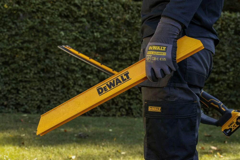 DZO8555 DEWALT Nástavec na odmetání odstřižků živých plotů