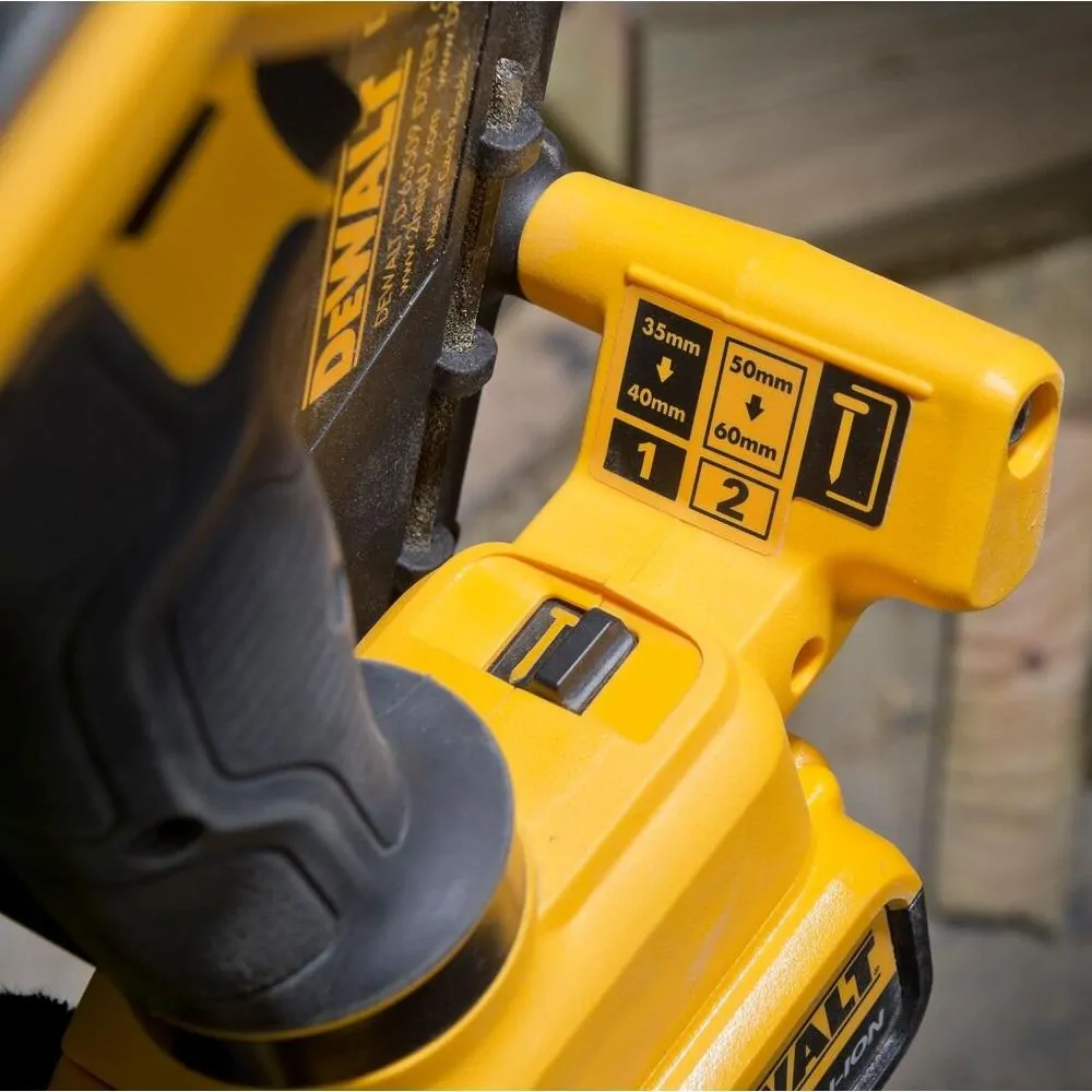 DCN693P2 DeWALT Aku nastřelovací pistole 18 V XR s 2 pracovními rychlostmi