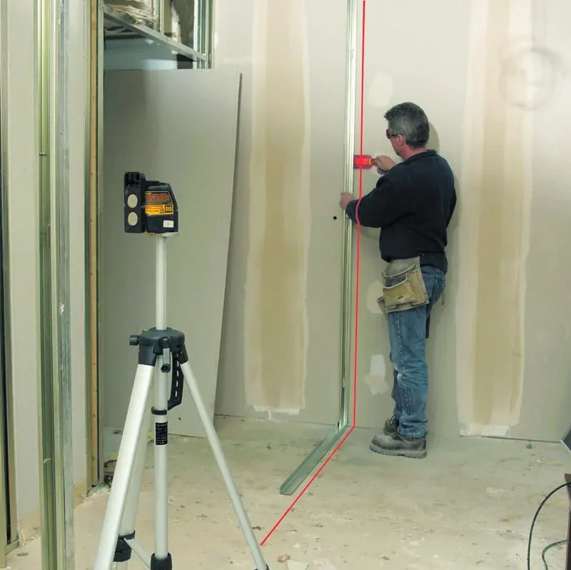 DW088KTRI DeWALT samonivelační laserový kříž se stativem DE0881T