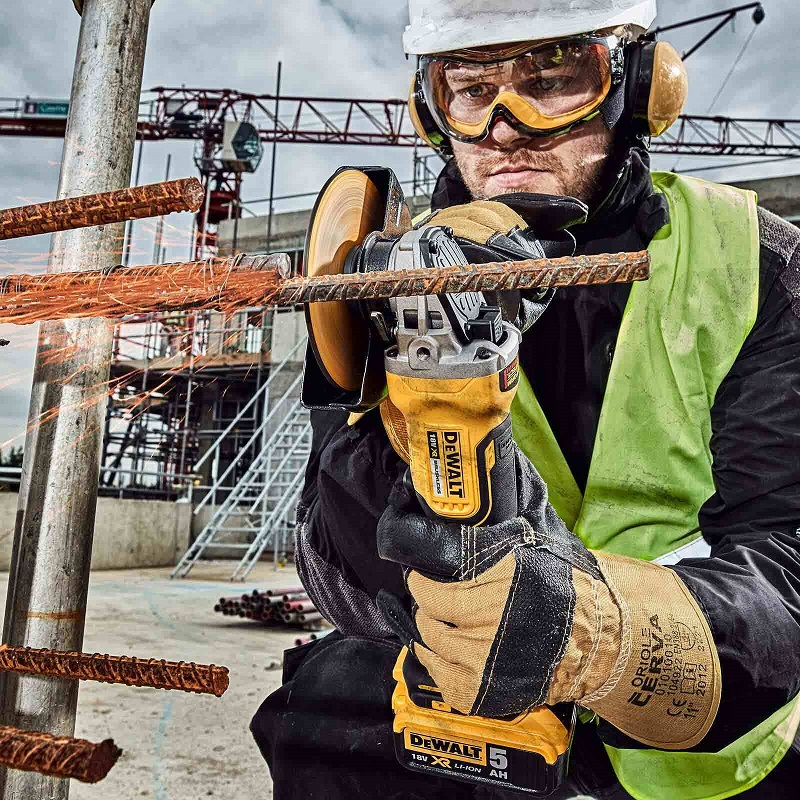 DCG406NT DeWALT Aku bezuhlíková úhlová bruska 125 mm, 18V, v kufru, samostatný stroj