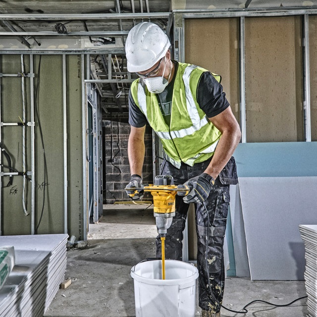 DWD241 DeWALT míchadlo na maltu s dvojitou rukojetí 1800 W