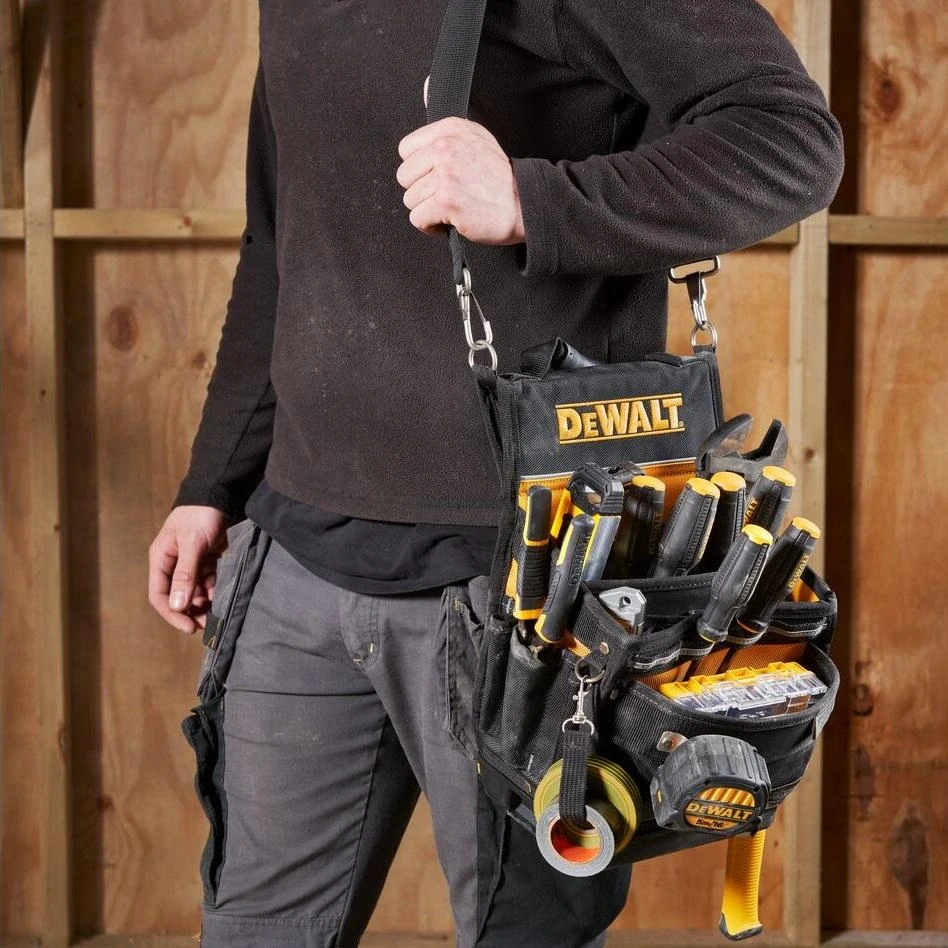 DeWALT DWST83541-1 brašna s popruhem a TSTAK kompatibilita