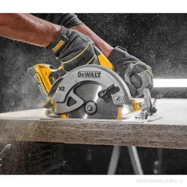 DCS570H2T DeWALT Aku kotoučová pila 184 mm,bezuhlíková, 18V XR 2x 5,0Ah POWERSTACK, TSTAK
