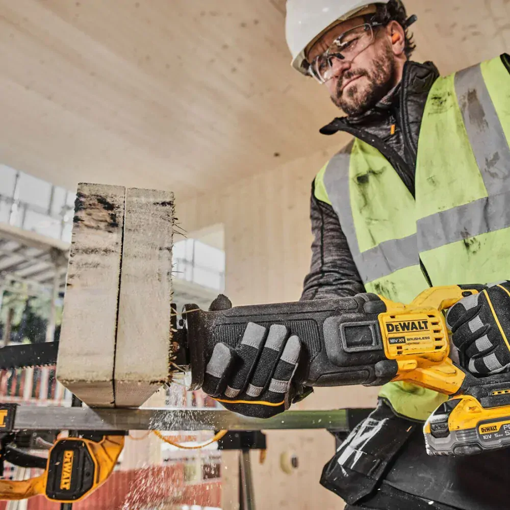 DCS386H2T DeWALT Aku mečová pila,bezuhlíková, 18V XR 2x 5,0 Ah POWERSTACK, TSTAK