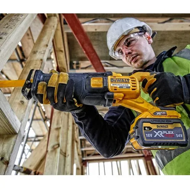 DCS389T2 DeWALT Aku mečová pila, bezuhlíková, 54V XR FLEXVOLT 2x 6.0Ah, v kufru TSTAK
