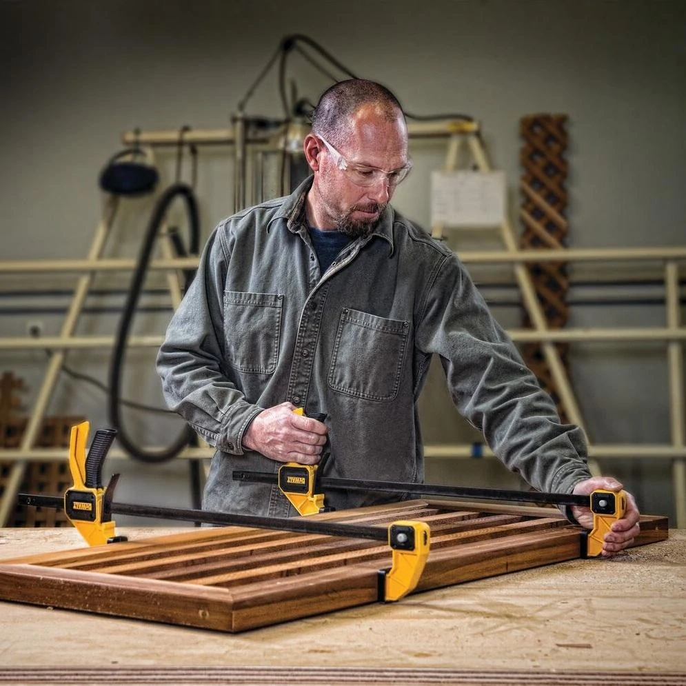 DWHT0-83194 DeWALT Jednoruční svěrka 600mm, svírací síla 135 kg