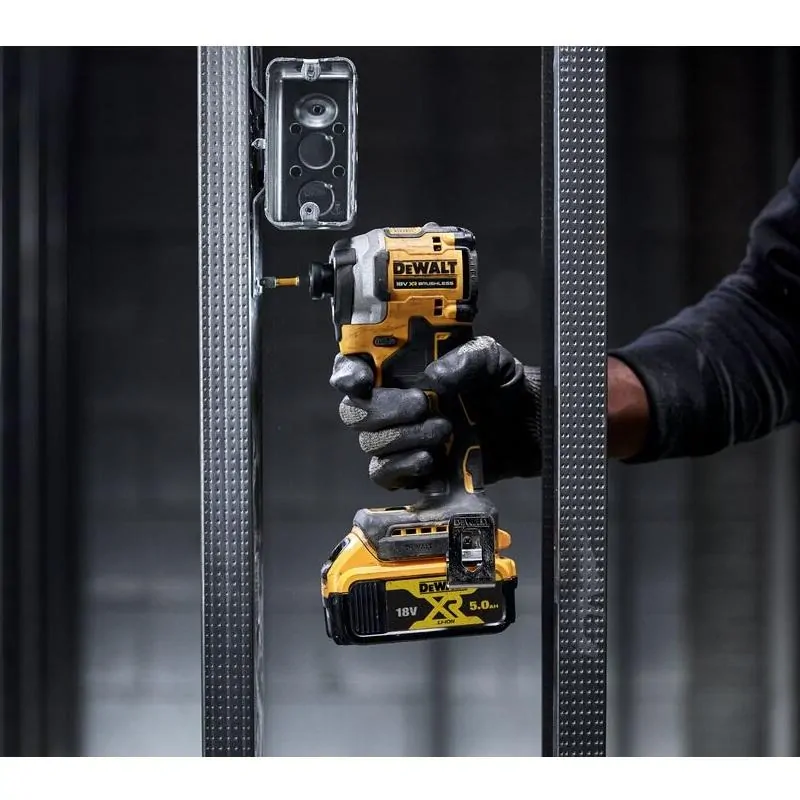 DCF850P2T DeWALT Aku bezuhlíkový rázový utahovák 1/4", 205Nm, 18V XR 2x 5,0Ah Li-Ion, TSTAK