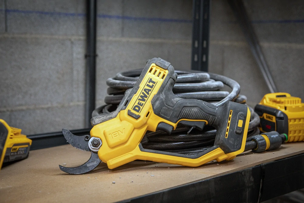 Dewalt DCMPP568N Aku zahradní nůžky 18V samostatný stroj