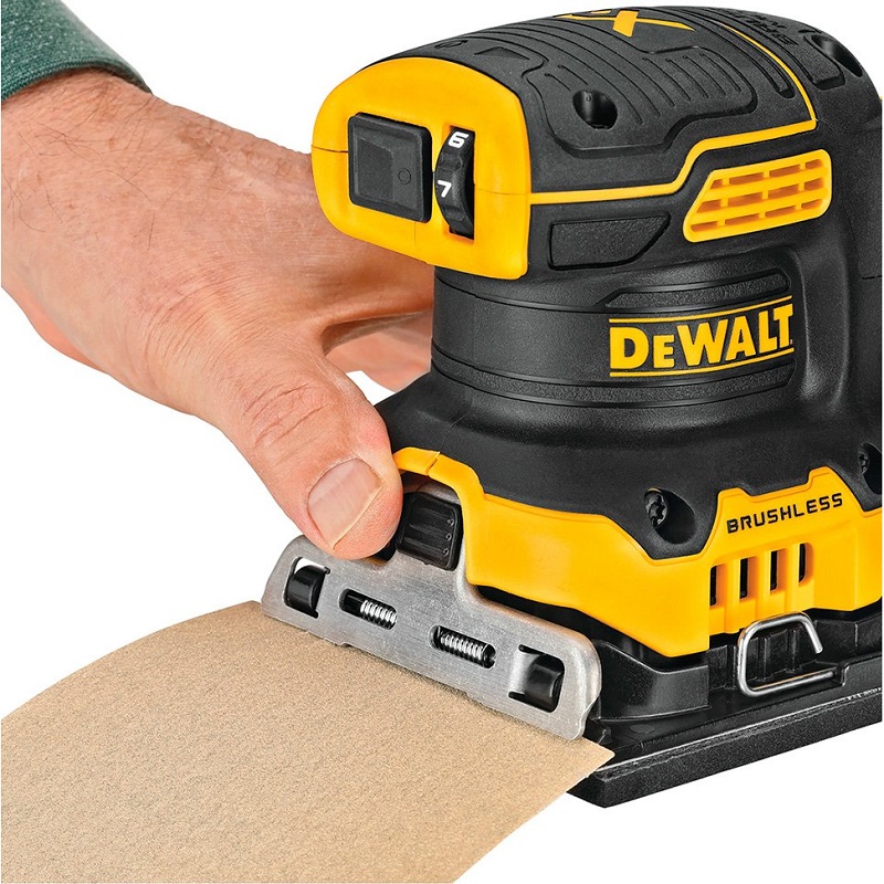 DCW200NT DeWALT AKU vibrační bruska XR 18V, TSTAK, samostatný stroj