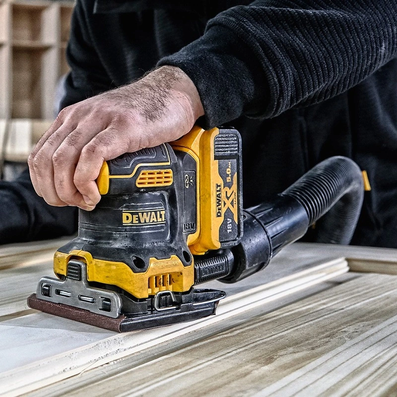 DCW200P2 DeWALT AKU vibrační bruska XR 18V, 2x 5,0 Ah Li-Ion, TSTAK