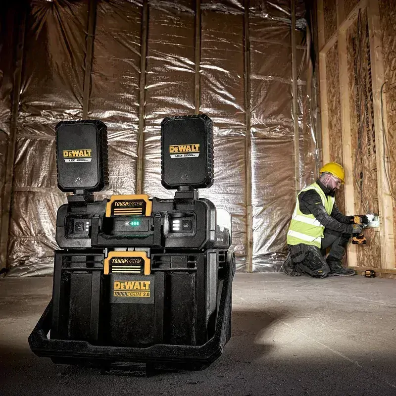 DWST08061-1 DeWALT Aku nastavitelné pracovní světlo s úložným prostorem TOUGHSYSTEM 2.0