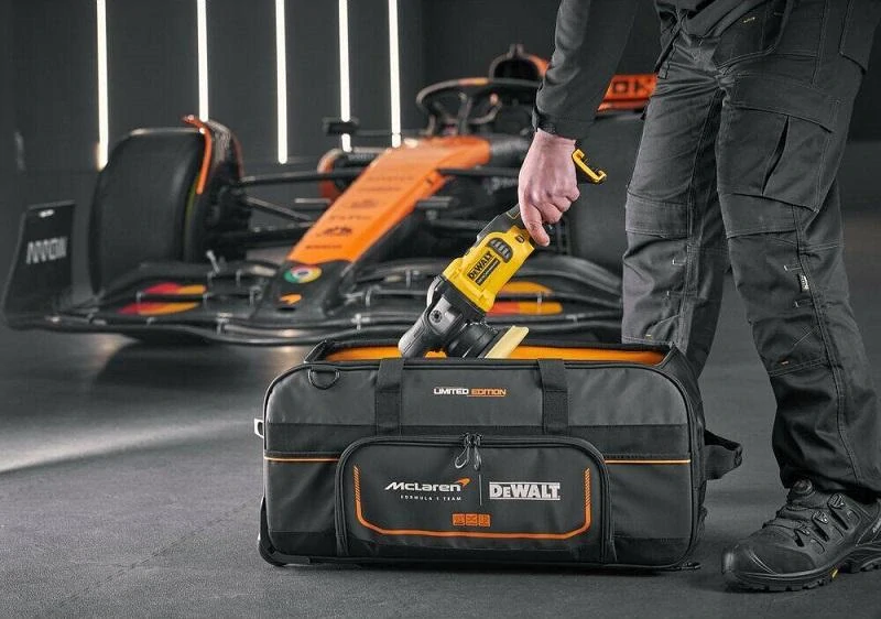 DWST83522-9 DeWALT Sportovní taška na nářadí 28" s kolečky, limitovaná edice McLaren