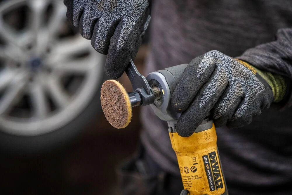 Aku pravoúhlá přímá mini bruska 18V DCG421N DeWALT, samostatný stroj