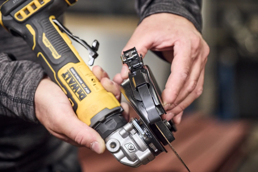 DCG404N Aku bruska úhlová 125mm 18V XR DeWALT, samostatný stroj