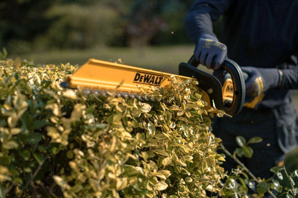 DZO8555 DEWALT Nástavec na odmetání odstřižků živých plotů