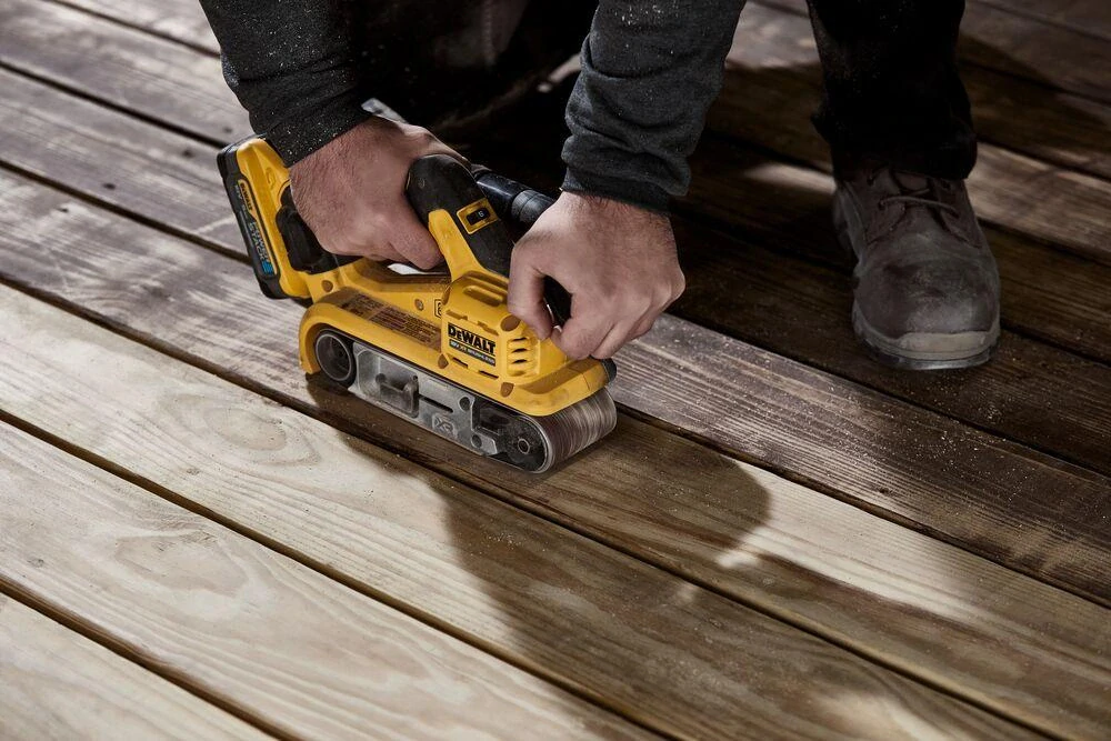 DCW220N DeWALT Elektronická aku pásová bruska 75x533mm 18V XR, samostatný stroj