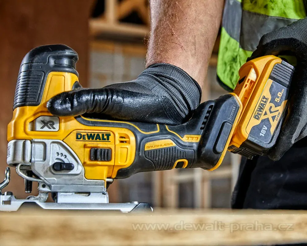 DCS335P2 DeWALT Aku bezuhlíková přímočará pila XR 2x 5,0Ah Li-Ion, v kufru TSTAK