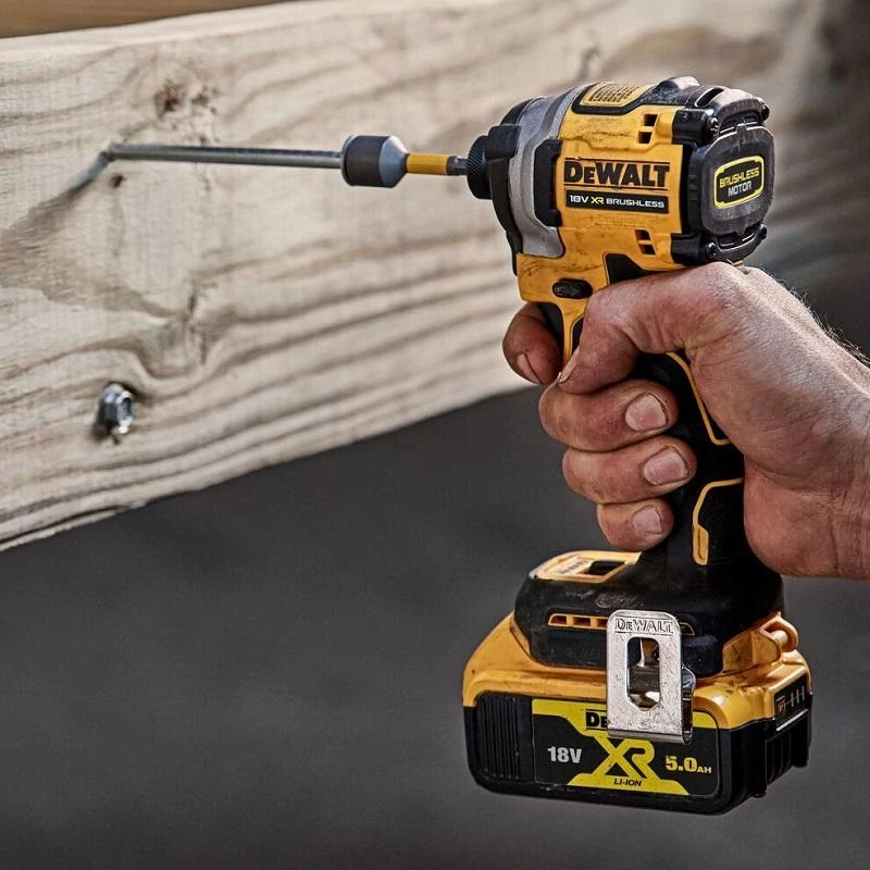 DCF850N DeWALT Aku bezuhlíkový rázový utahovák 1/4 18V, samostatný stroj