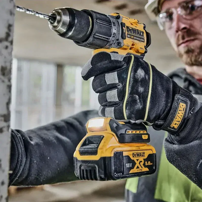 DCD805P2T DeWALT Bezuhlíková aku příklepová vrtačka 18V 2x 5,0Ah XR Li-Ion