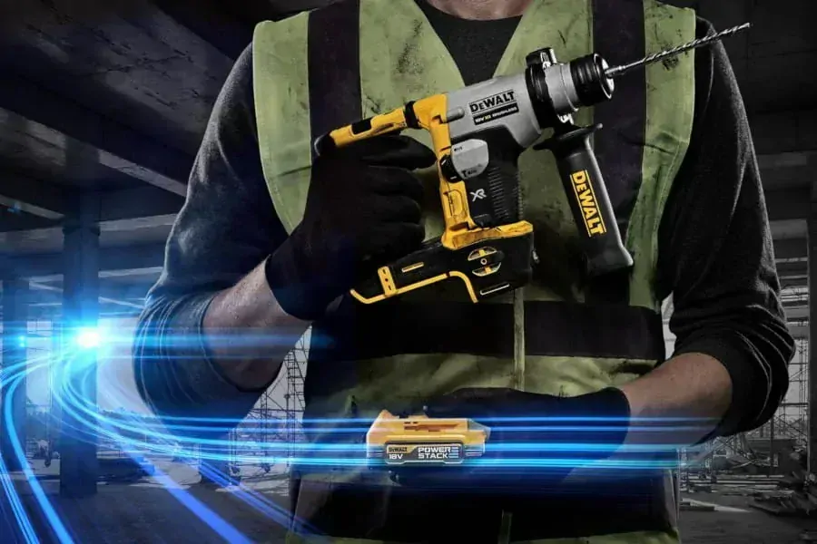 DCH172E2T DeWALT Aku bezuhlíkové vrtací kladivo SDS-Plus XR 18 V, 2x 1,7Ah POWERSTACK, TSTAK