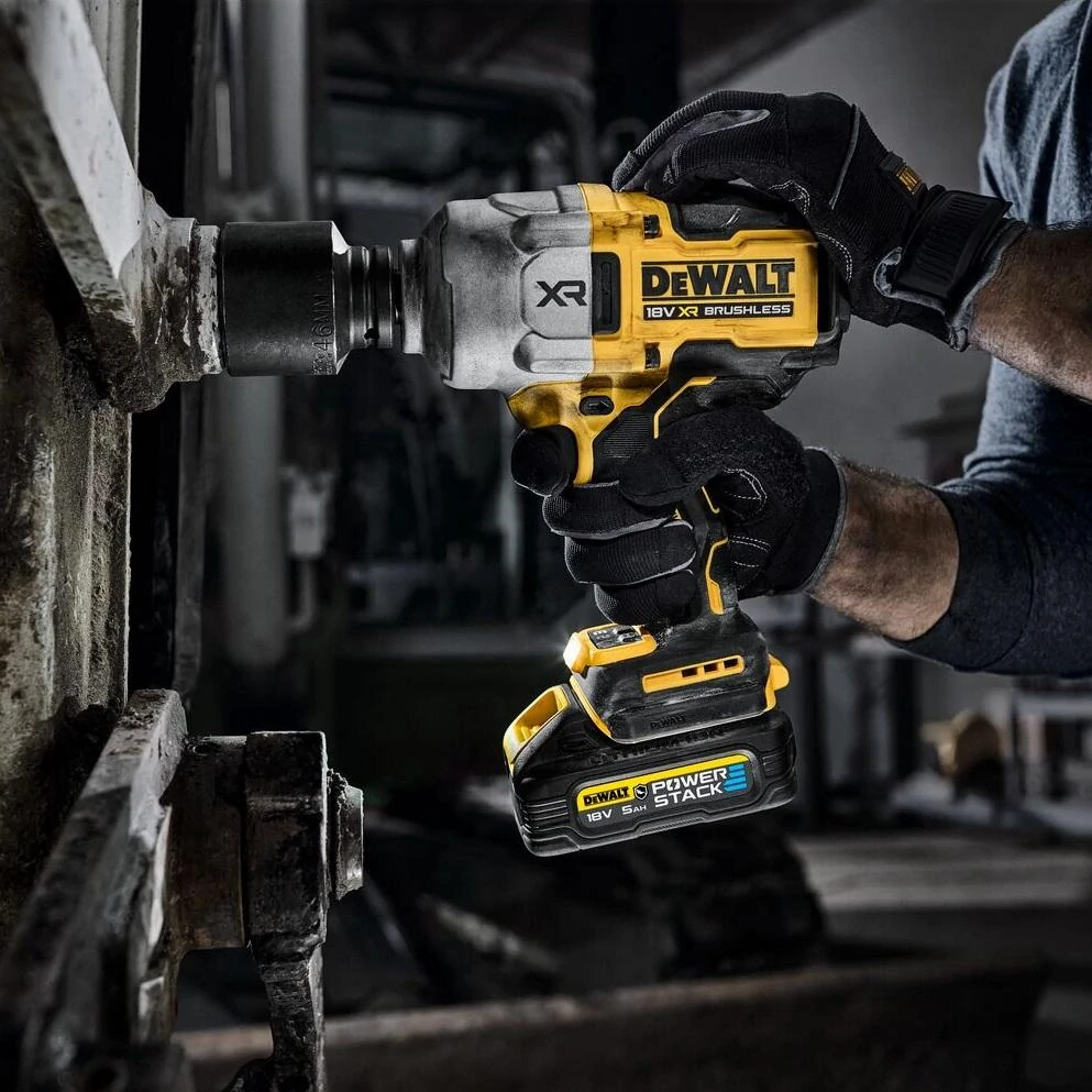 DCF964NT Aku bezuhlíkový rázový utahovák 3/4" XR 18V, samostatný stroj v kufru TSTAK