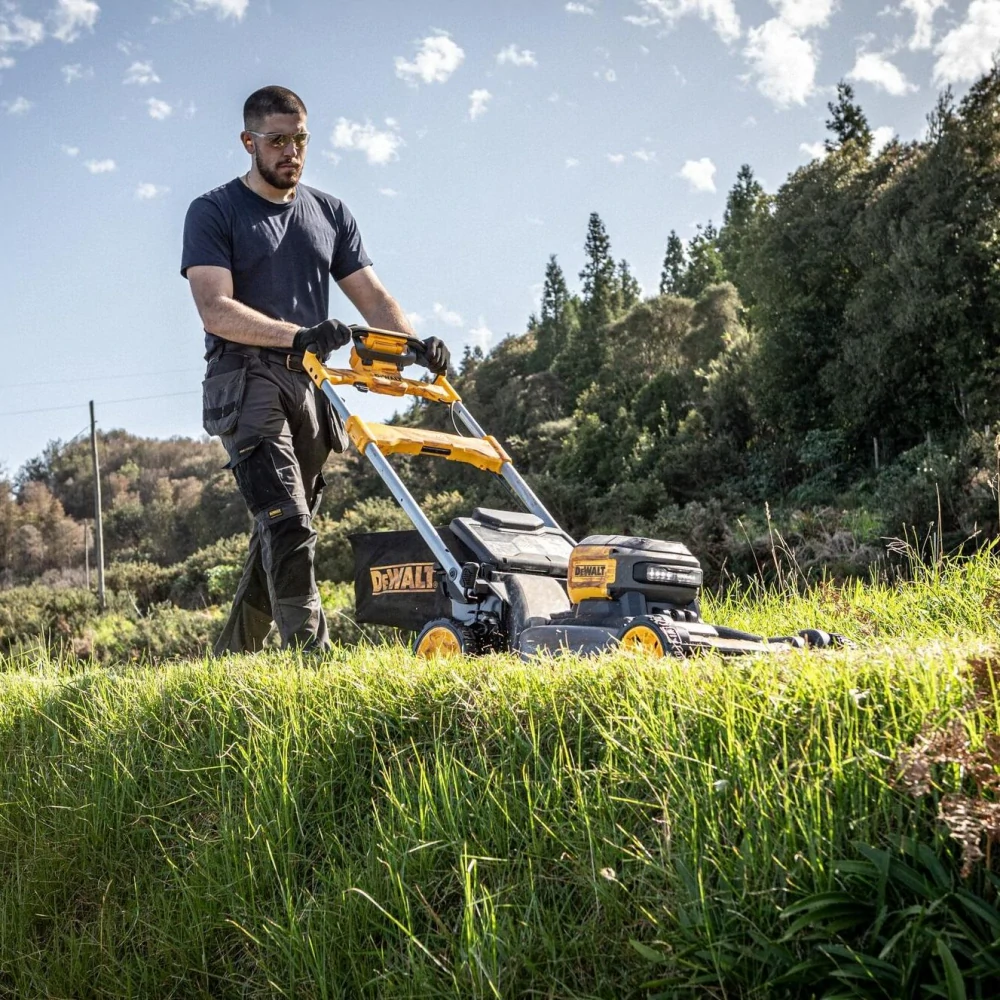 DCMWSP660N DeWALT Aku sekačka na trávu 53cm, s pojezdem, dual battery 54V XR FLEXVOLT, samostatný stroj